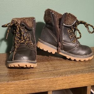 Boys boots